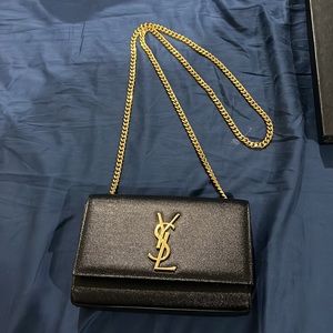 Yves Saint Laurent Kate Medium Grain De Poudre Shoulder bag. Black with gold.